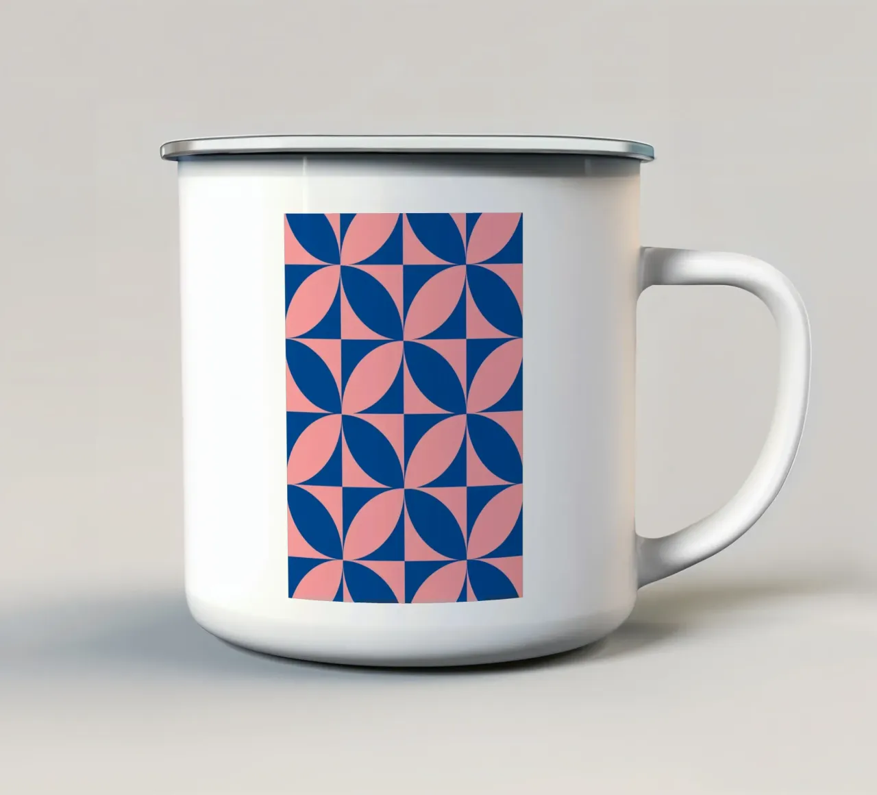 Geometria floreale retrò tazza in smalto da Studio Vibe