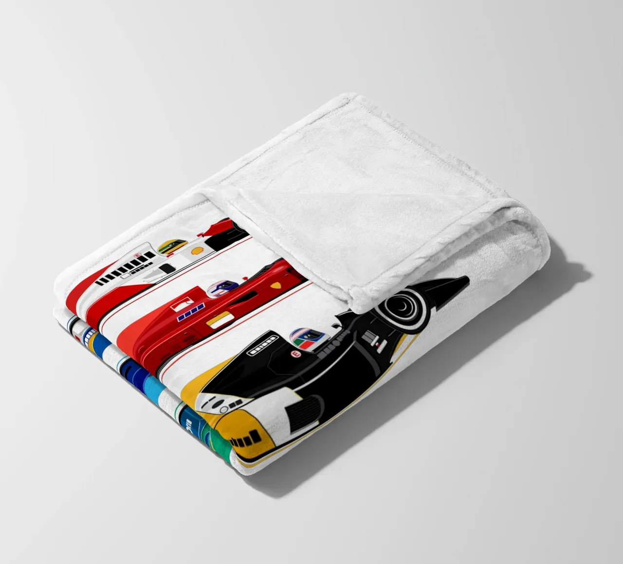 Auto da corsa di Formula retrò coperta in pile da Mariel Toigo