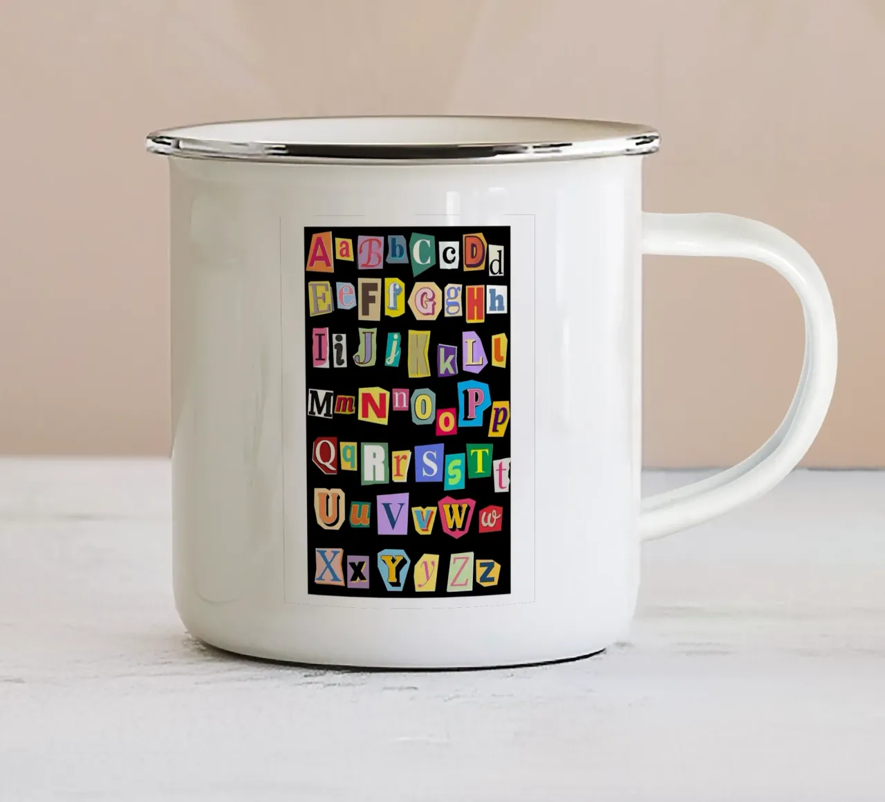 Scramble ABC tazza in smalto da Olivia Creator