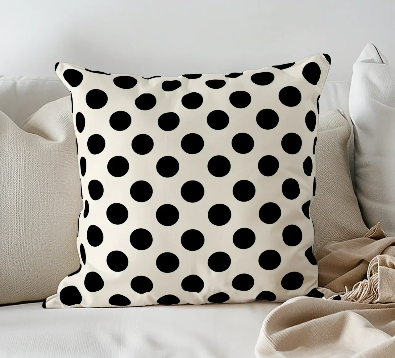 Black and white polka dots cuscino da TijanaArtStudio88