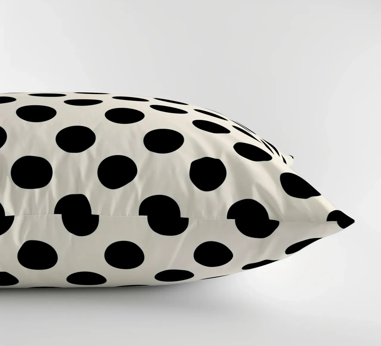 Black and white polka dots cuscino da TijanaArtStudio88