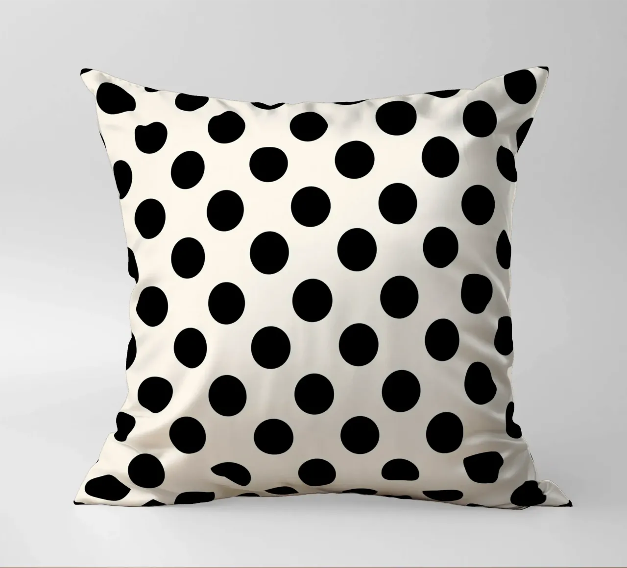 Black and white polka dots cuscino da TijanaArtStudio88