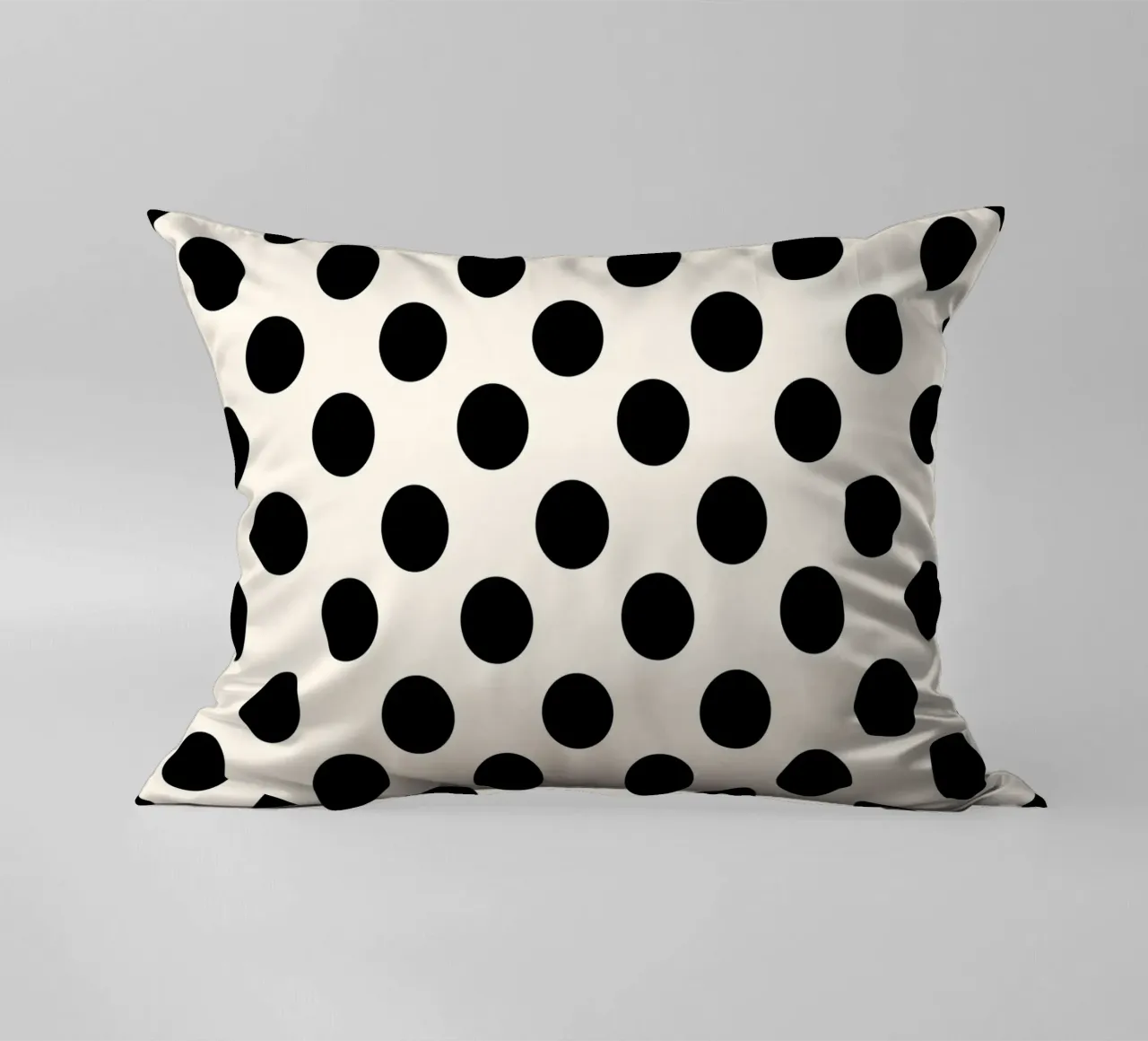 Black and white polka dots cuscino da TijanaArtStudio88