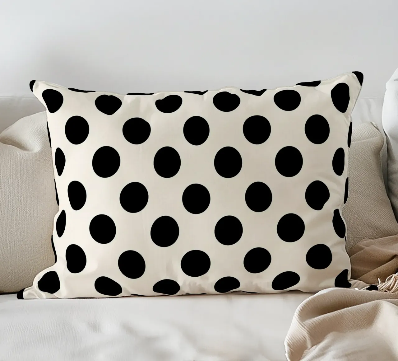 Black and white polka dots cuscino da TijanaArtStudio88