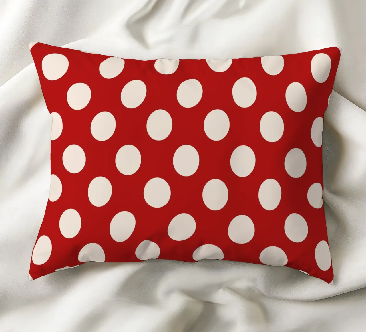 Polka dots on red cuscino da TijanaArtStudio88