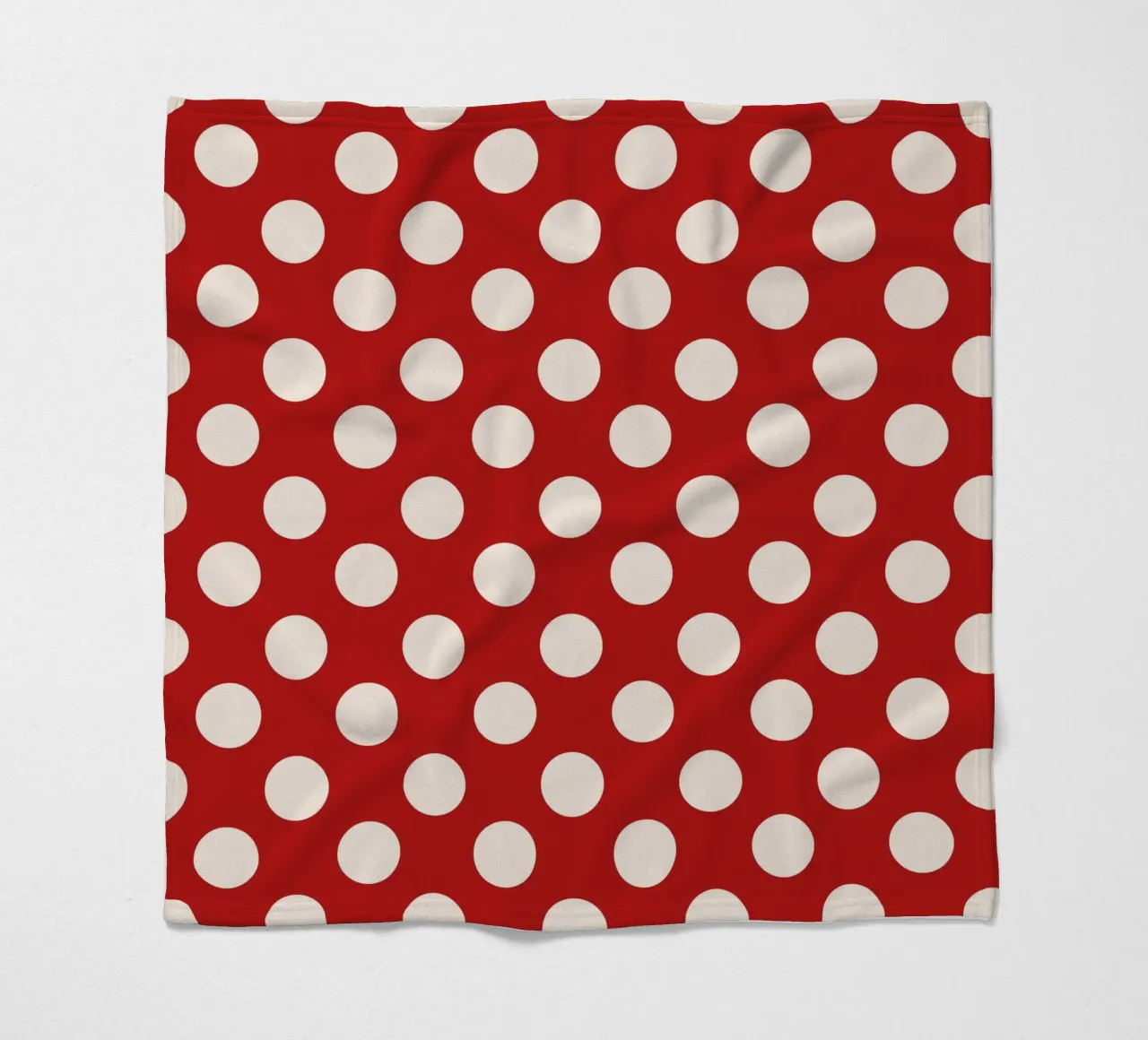 Polka dots on red coperta in pile da TijanaArtStudio88