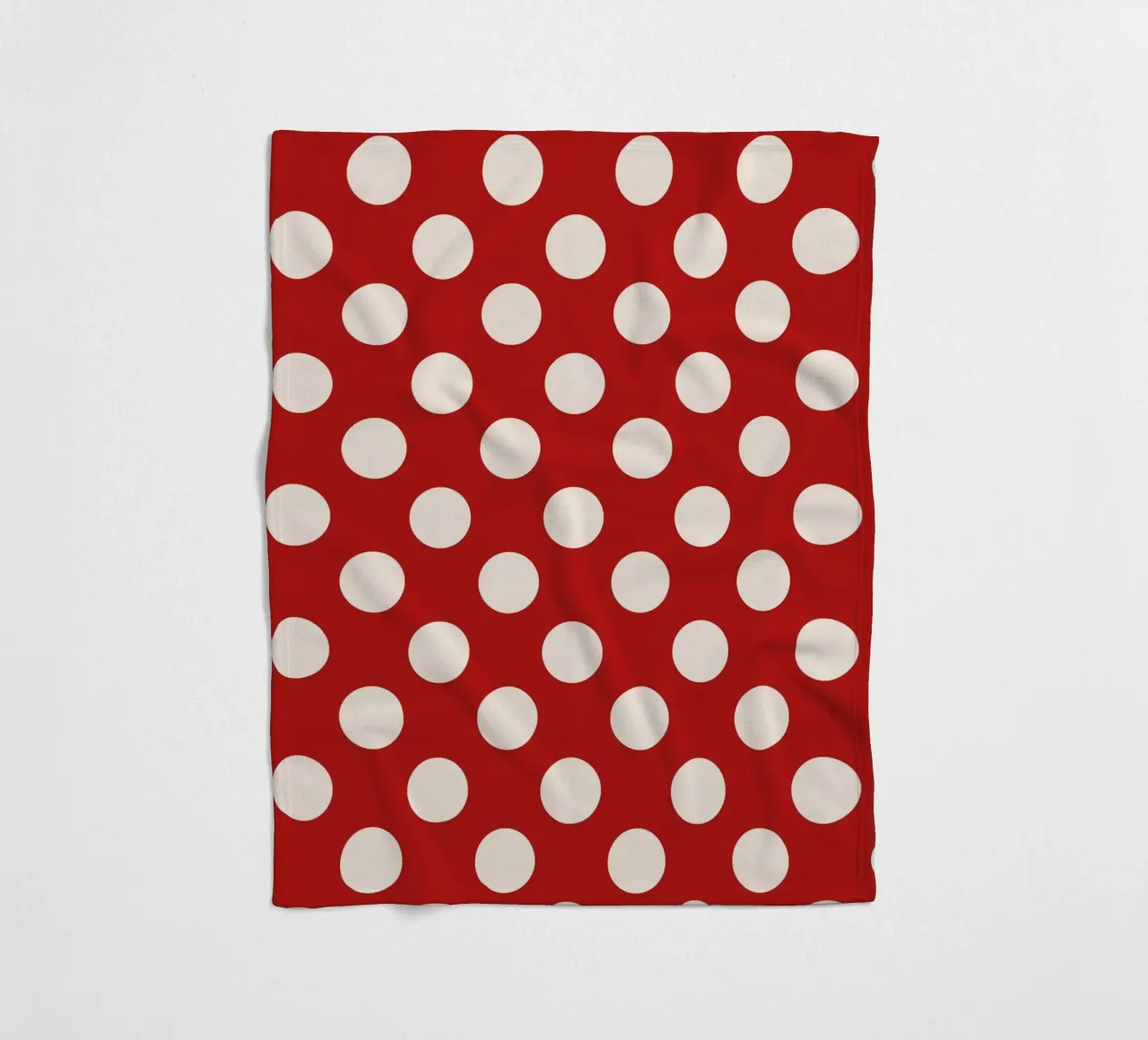 Polka dots on red coperta in pile da TijanaArtStudio88