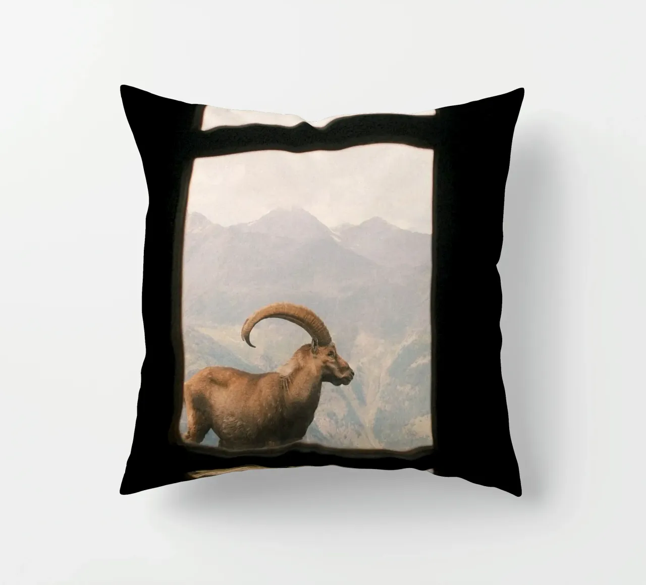 Alpine Ibex Vista: Mountain Majesty cuscino da FujiSwiss