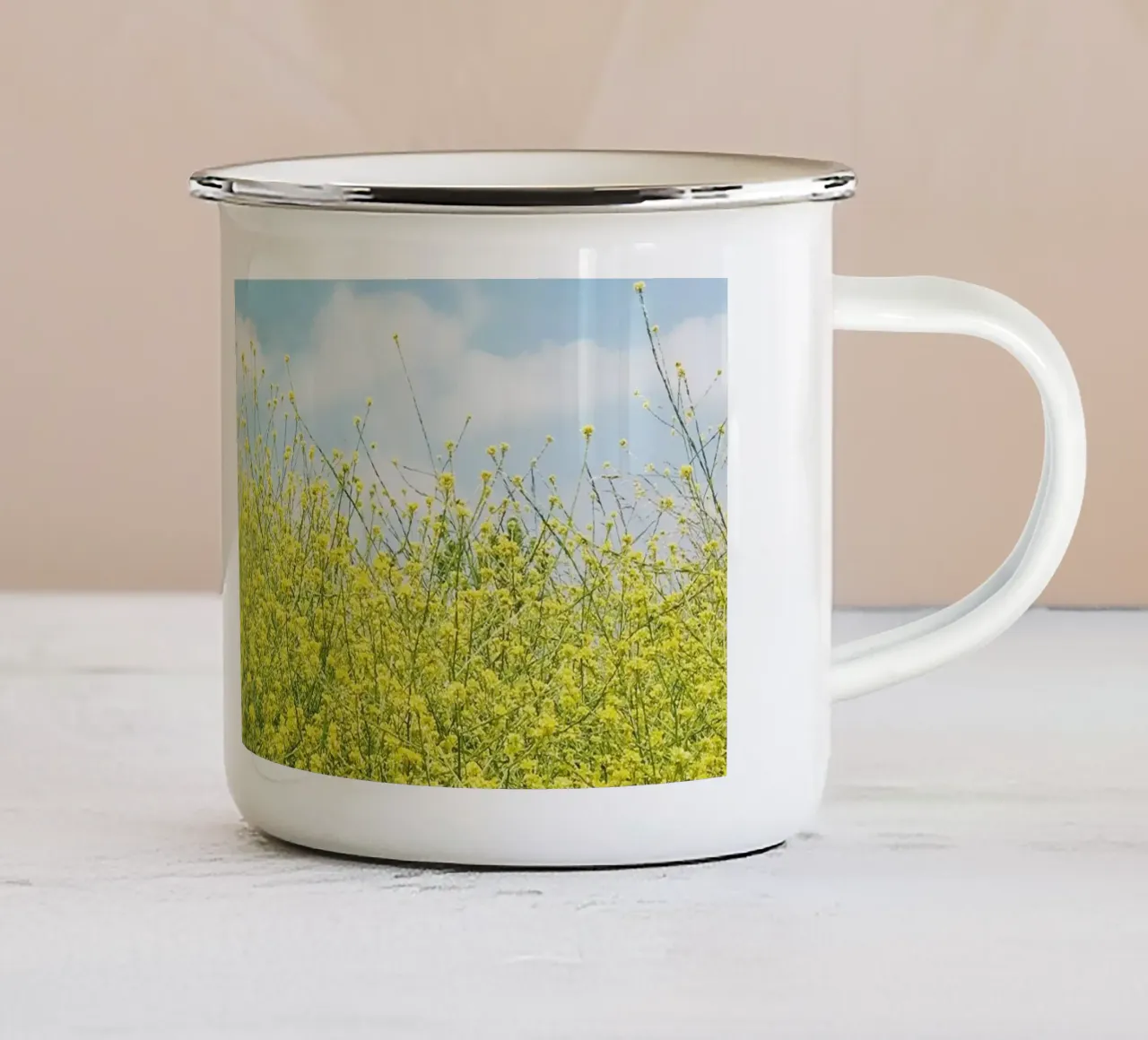 Prato d'oro tazza in smalto da Cassia Beck Photography