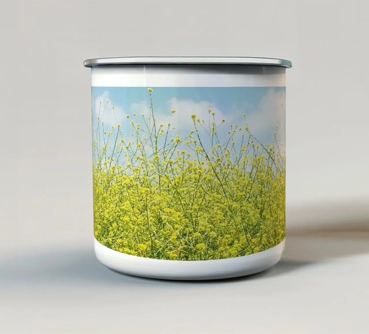 Prato d'oro tazza in smalto da Cassia Beck Photography