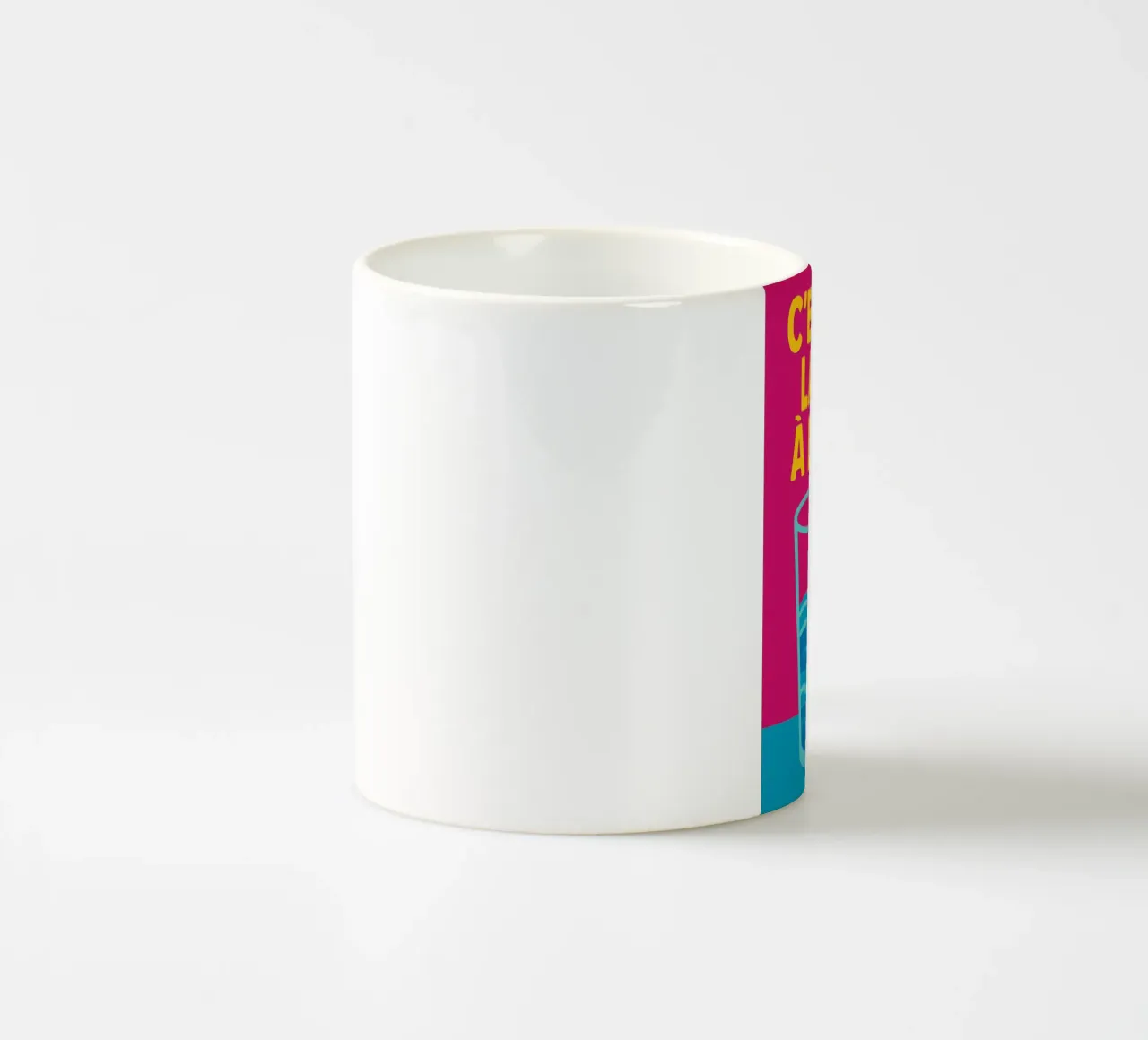 C'est pas la mer à boire - Il manifesto incisivo che mette in prospettiva la t tazza in ceramica da Art Typo Essentiel
