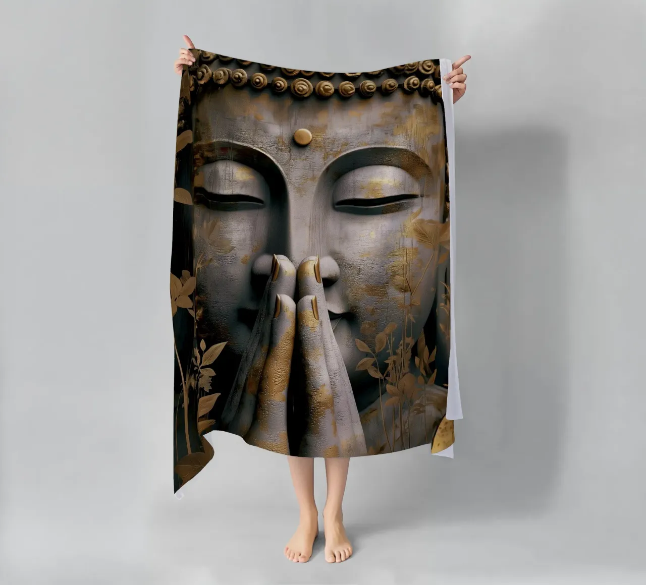 Buddha meditativo in un elegante look in argento e oro telo mare da Autofocus