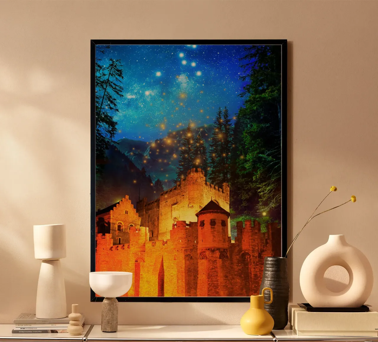 Castello notturno sotto il cielo stellato poster con telaio in plastica da Berwies Artwork