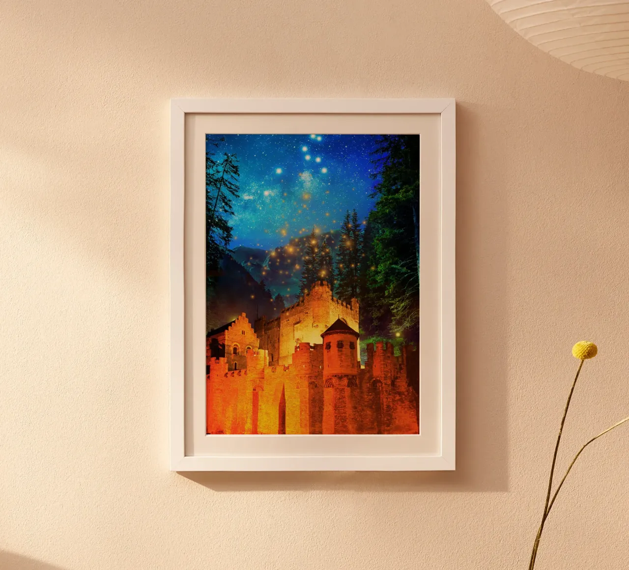 Castello notturno sotto il cielo stellato poster con telaio in plastica da Berwies Artwork