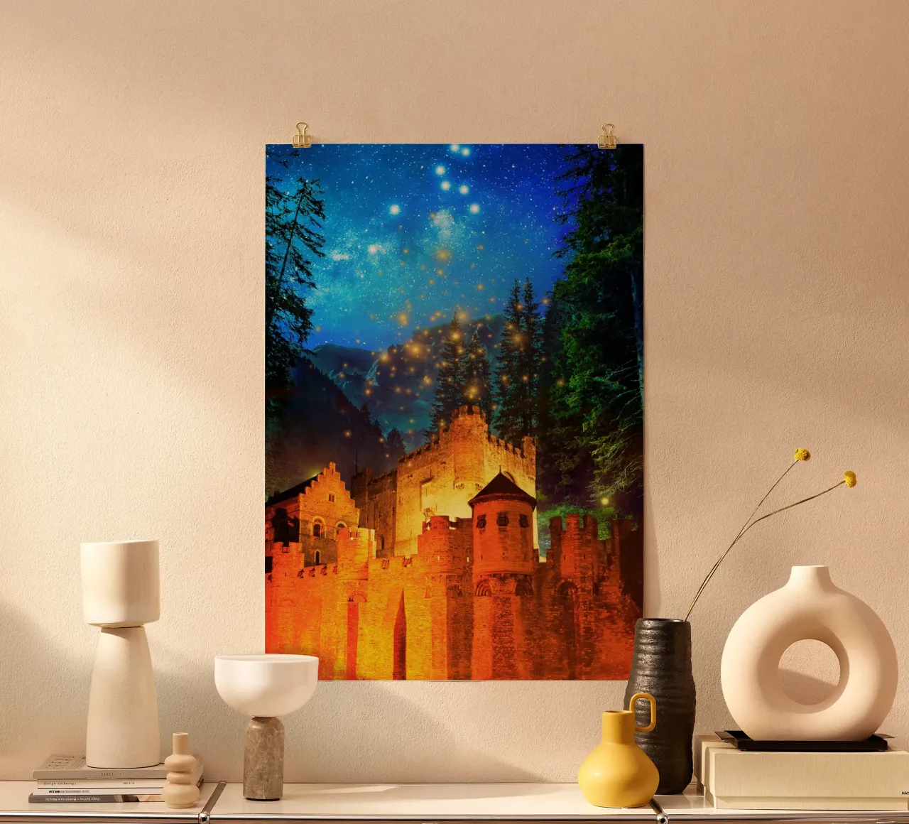 Castello notturno sotto il cielo stellato poster con telaio in plastica da Berwies Artwork