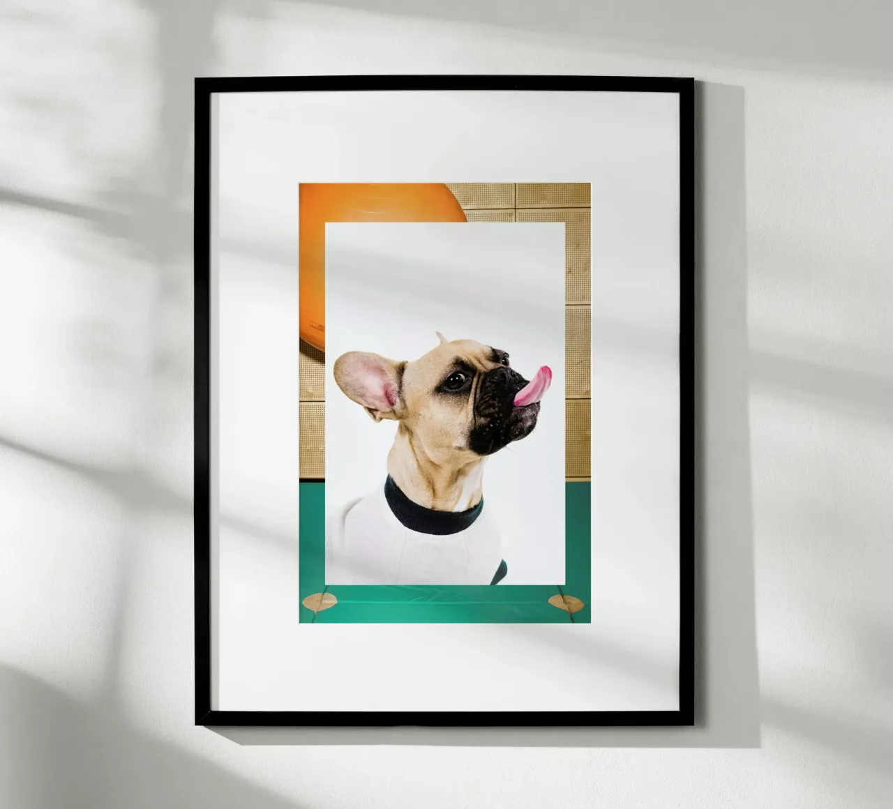 The Tailwaggers 4-3 poster con telaio in plastica da Paul Aidan Perry
