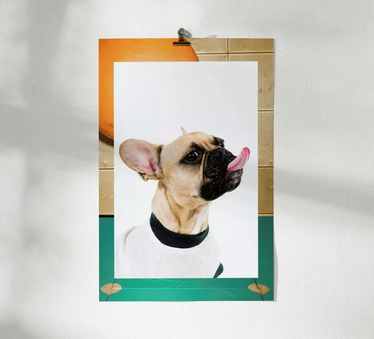 The Tailwaggers 4-3 poster con telaio in plastica da Paul Aidan Perry