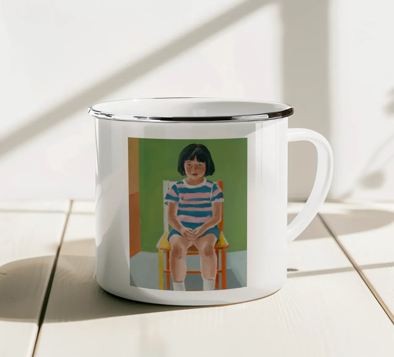 Ragazza su una sedia tazza in smalto da Ink Pulse