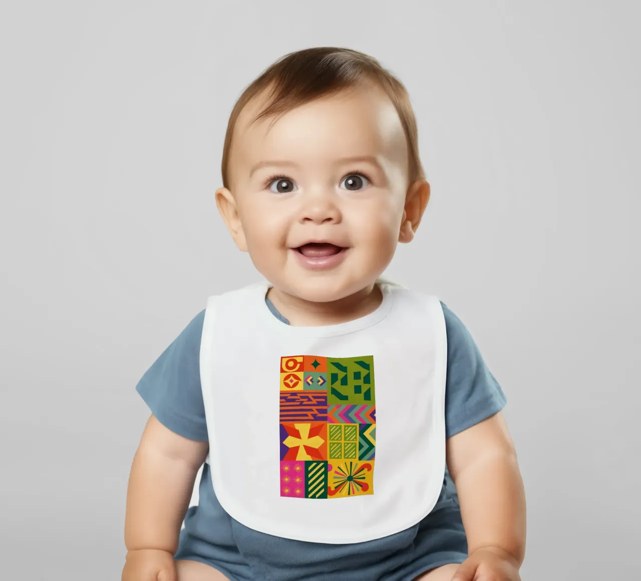 Patchwork geometrico cromatico bavaglino da Prism Ritual