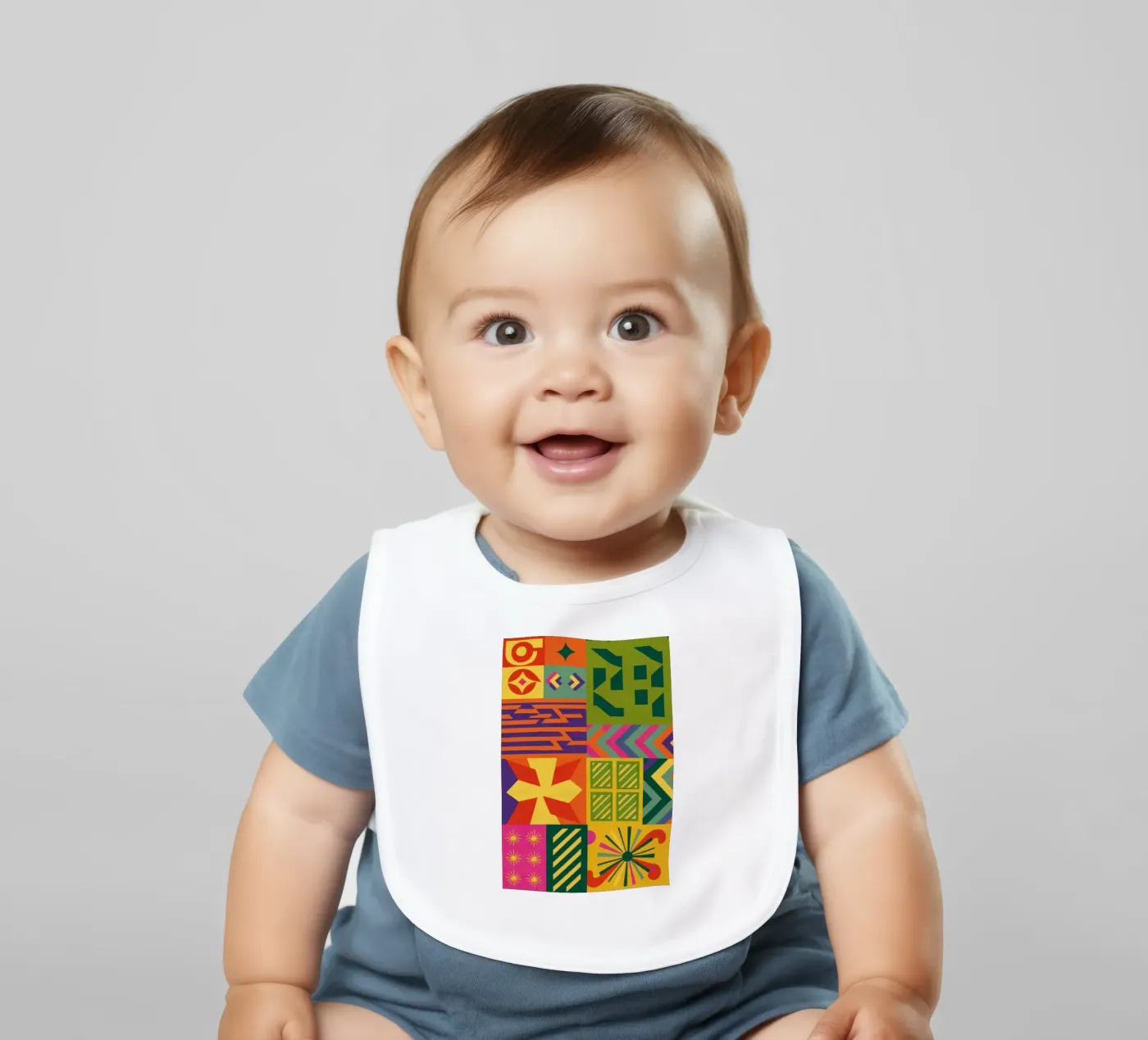 Patchwork geometrico cromatico bavaglino da Prism Ritual