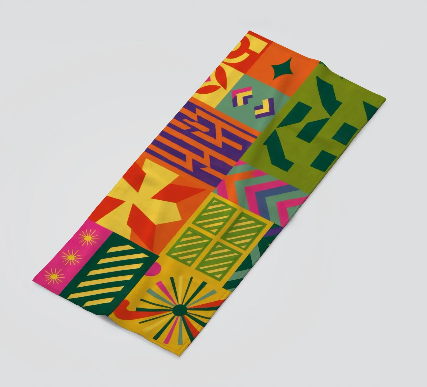 Patchwork geometrico cromatico telo mare da Prism Ritual