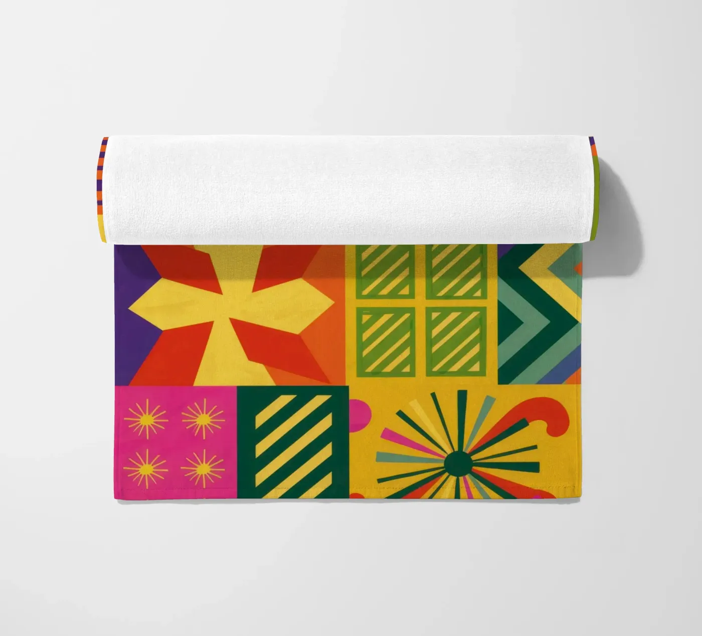 Patchwork geometrico cromatico telo mare da Prism Ritual