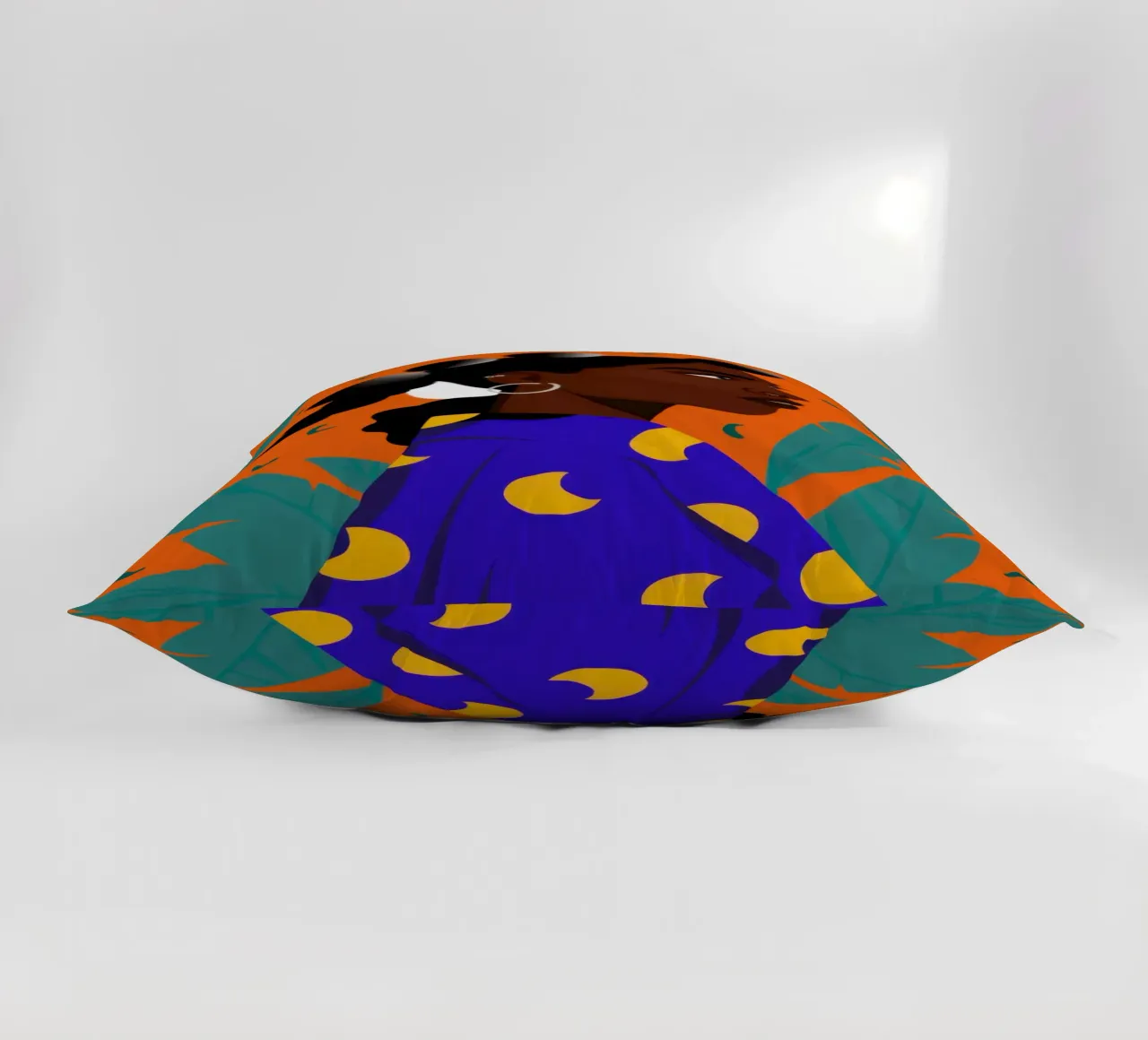 Saffron Serene Gaze cuscino da Prism Ritual