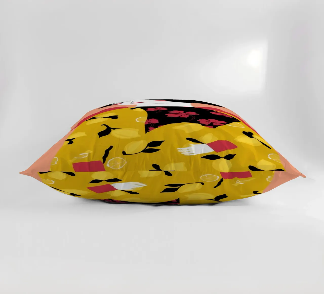 Béret dans un manteau jaune coussin de Flock Reverie