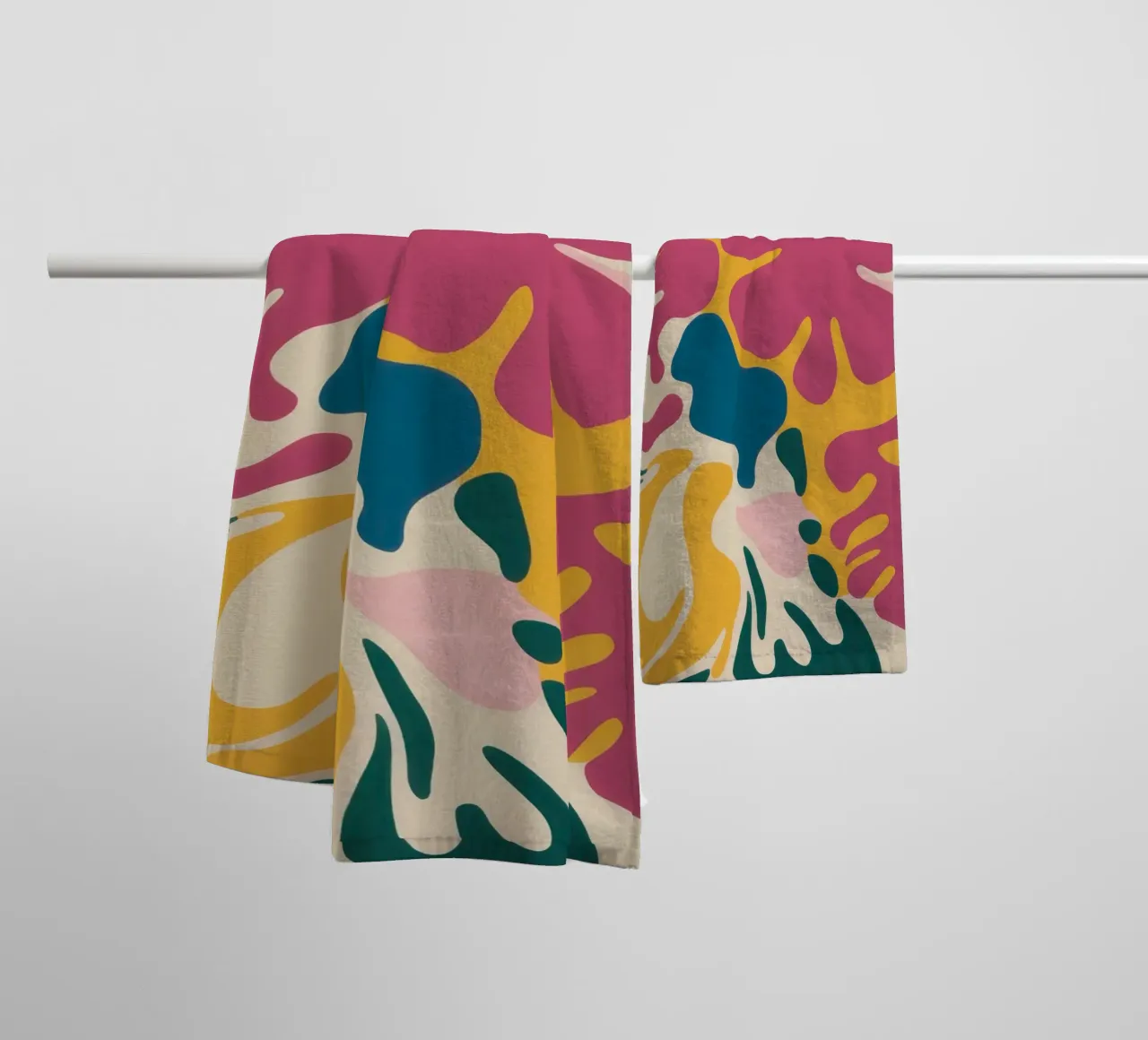 Chromatische vloeistofvormen badhanddoek van Prism Ritual