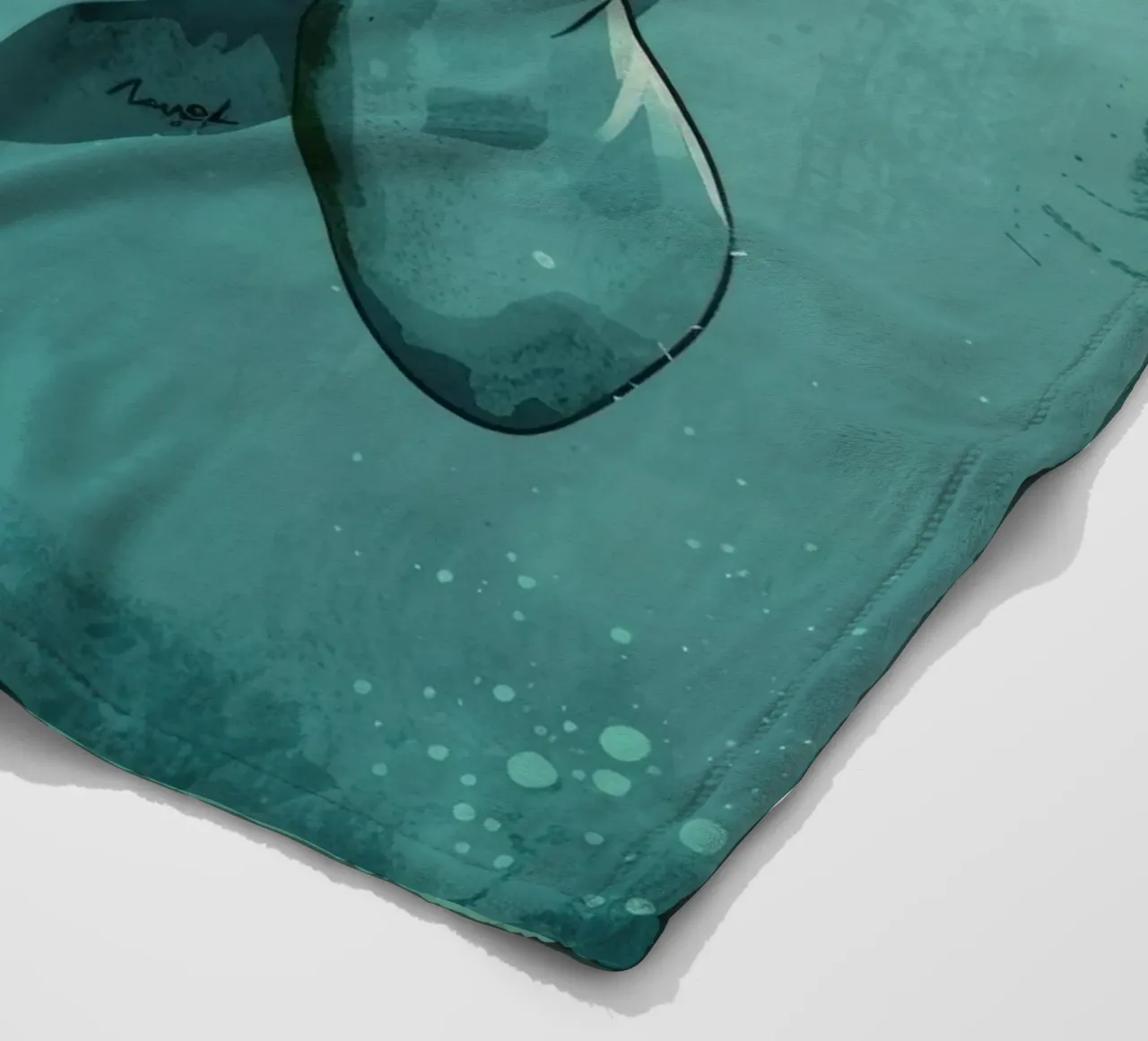 Seekuh schwimmt anmutig in klarem Wasser mit Sonnenlicht Fleecedecke von DesignDoodle