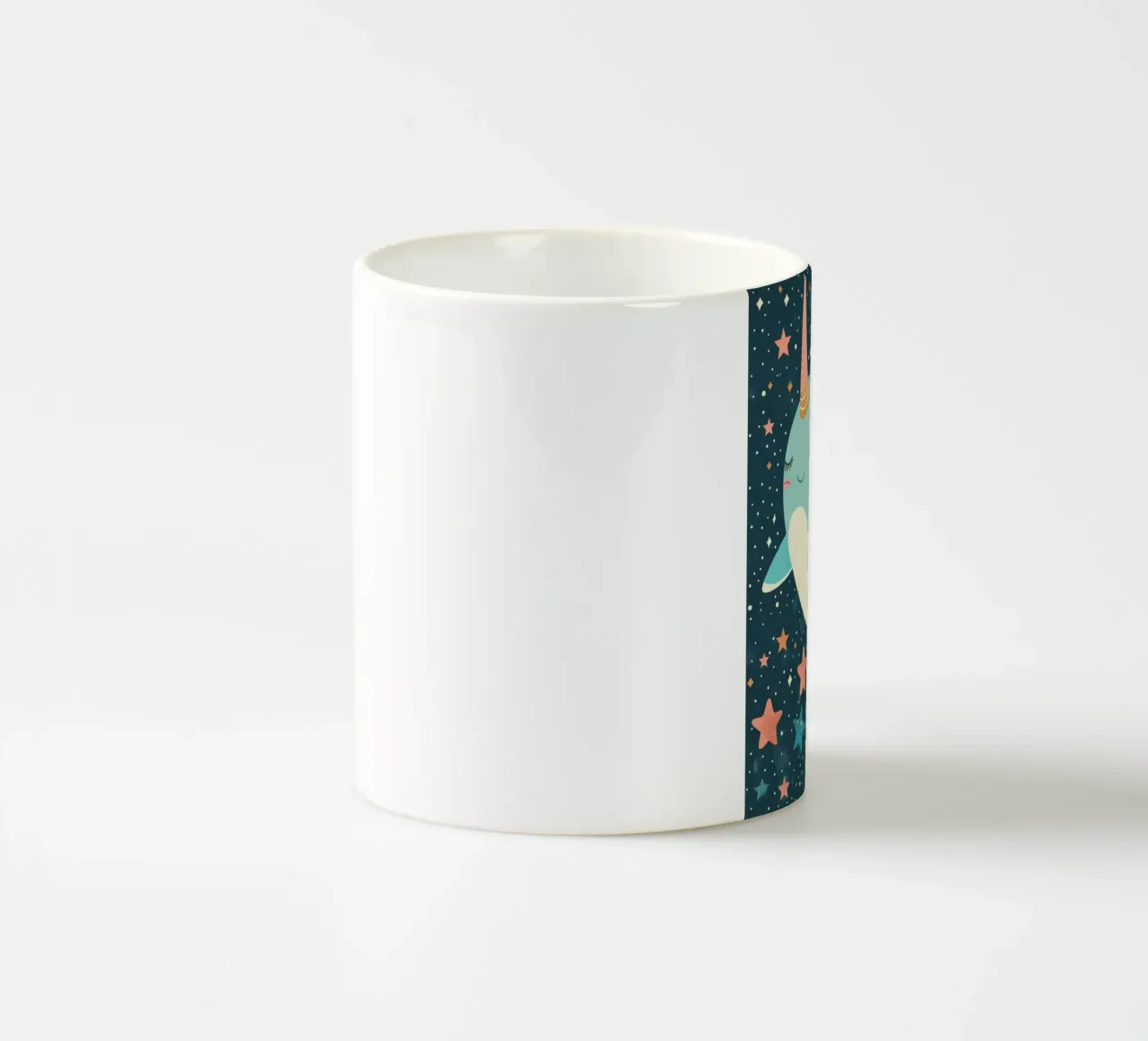 Mignon narval nageant parmi les étoiles dans un océan fantaisiste mug en céramique de DesignDoodle