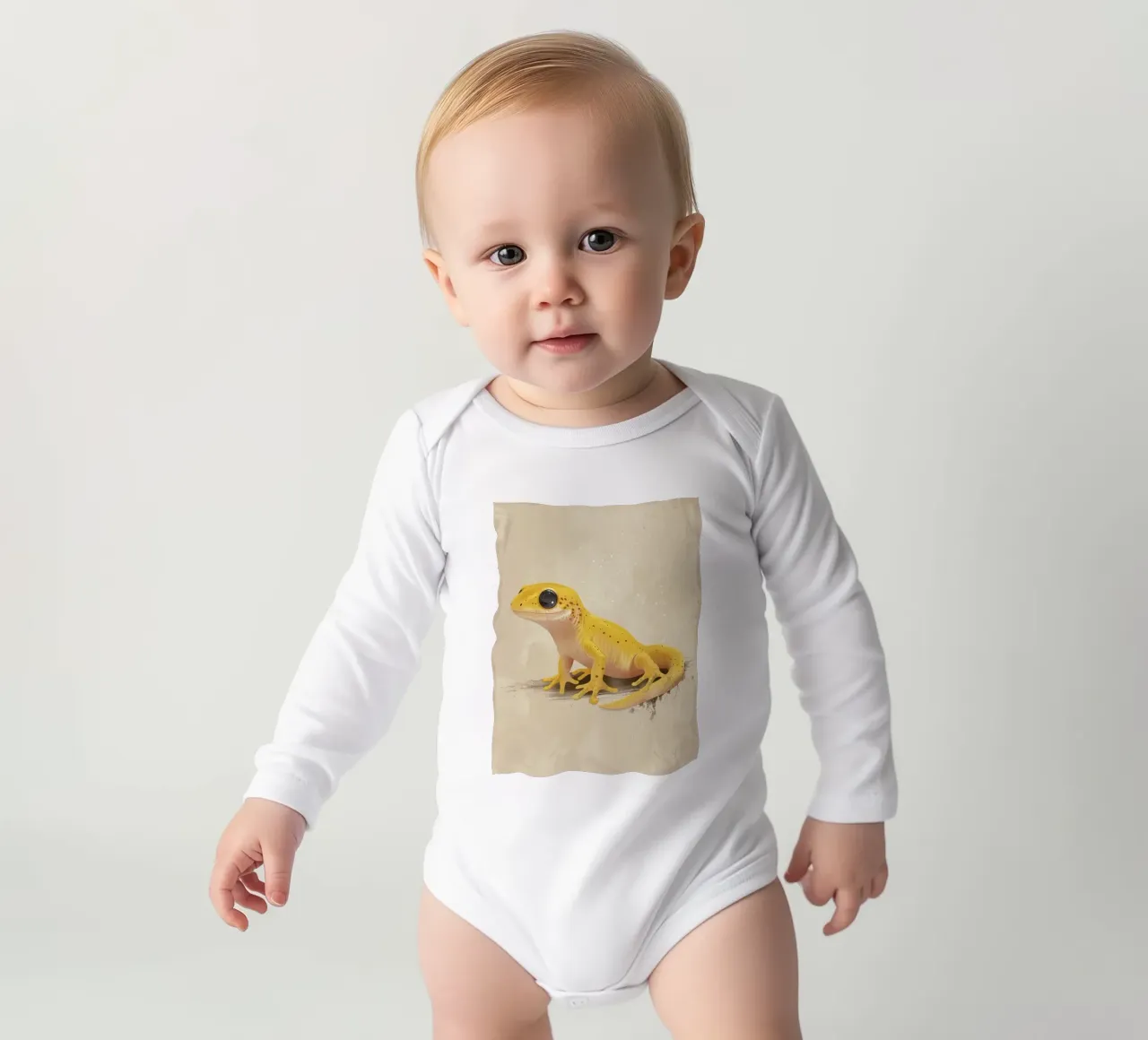 Gele amfibie rustend op een oppervlak met structuur babyrompertje lange mouwen van DesignDoodle