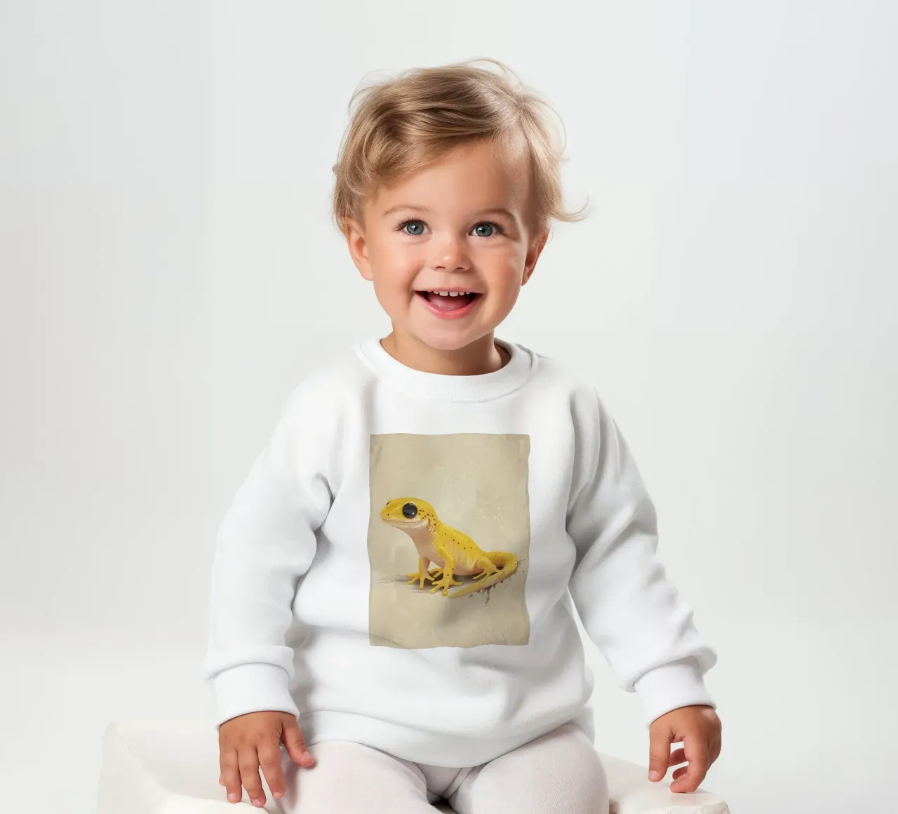 Amphibien jaune se reposant sur une surface texturée sweat pour bébé de DesignDoodle