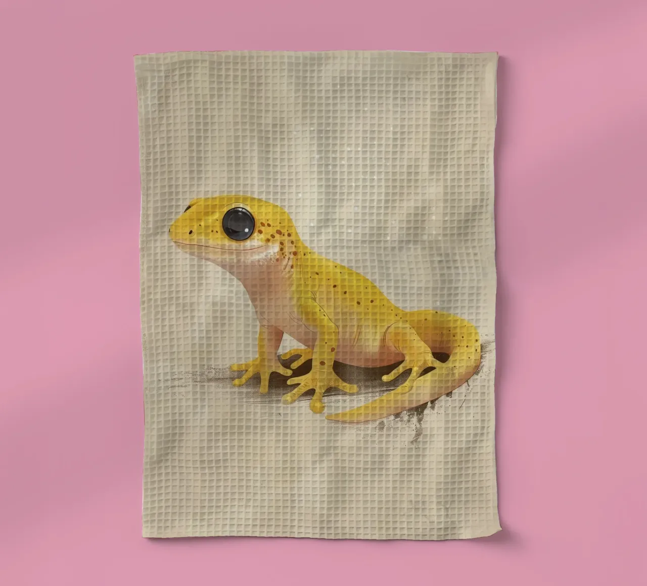 Amphibien jaune se reposant sur une surface texturée torchon de DesignDoodle