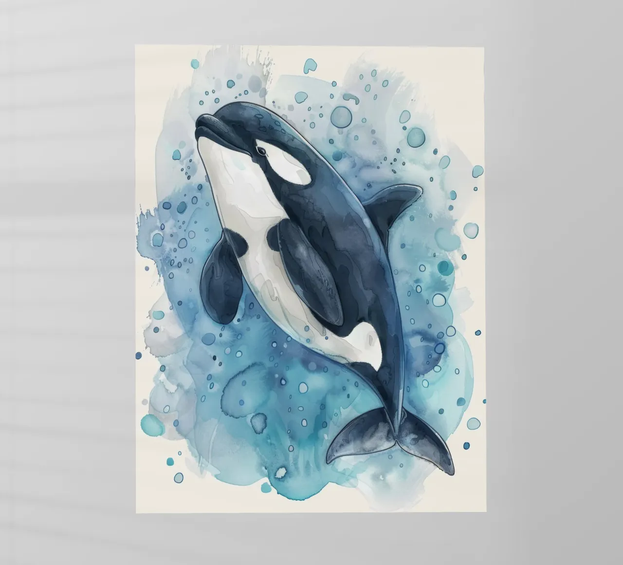 Orca che nuota con grazia in acque blu profonde con bolle di sapone pellicola backlit da DesignDoodle