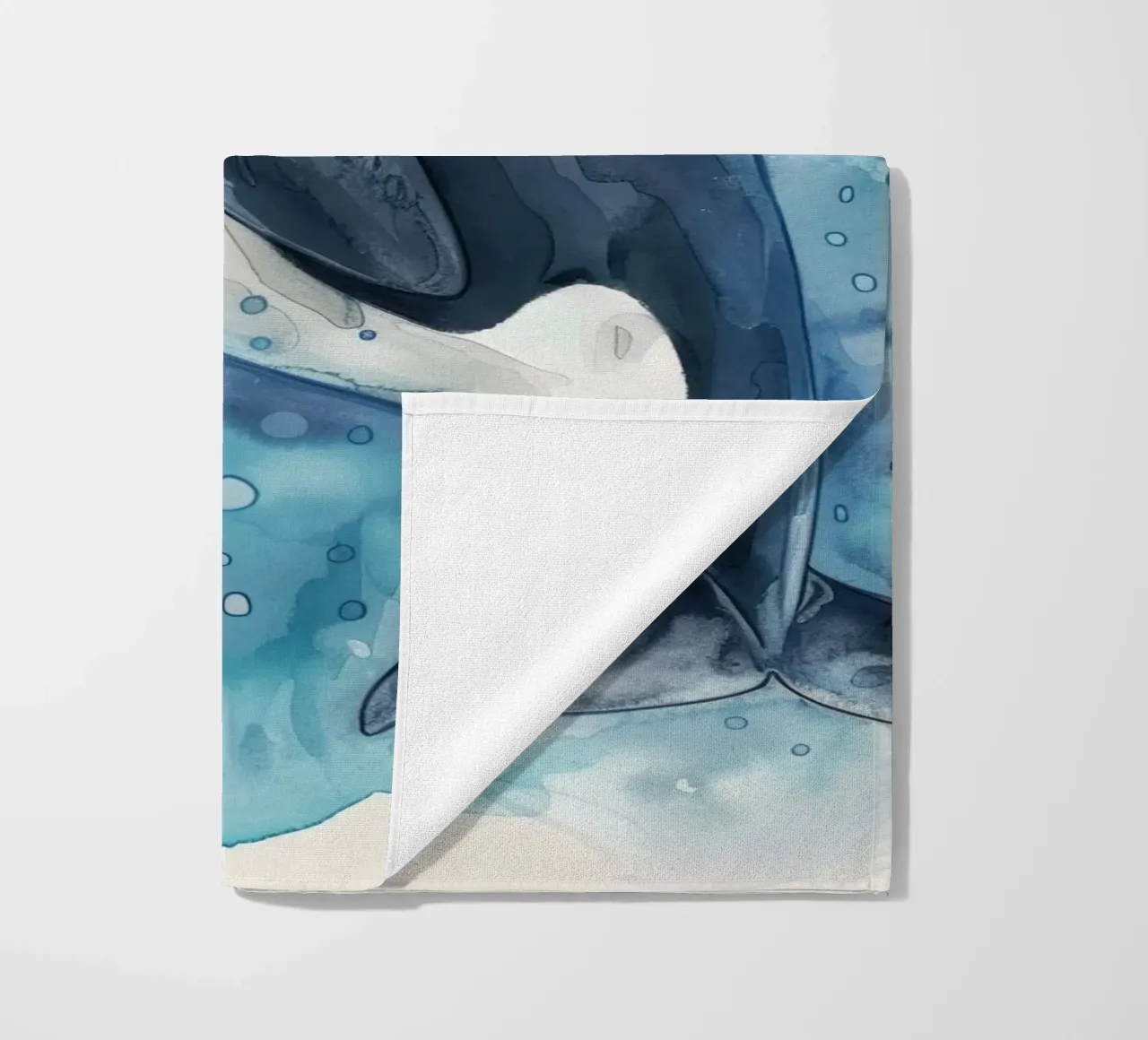 Orca che nuota con grazia in acque blu profonde con bolle di sapone telo mare da DesignDoodle