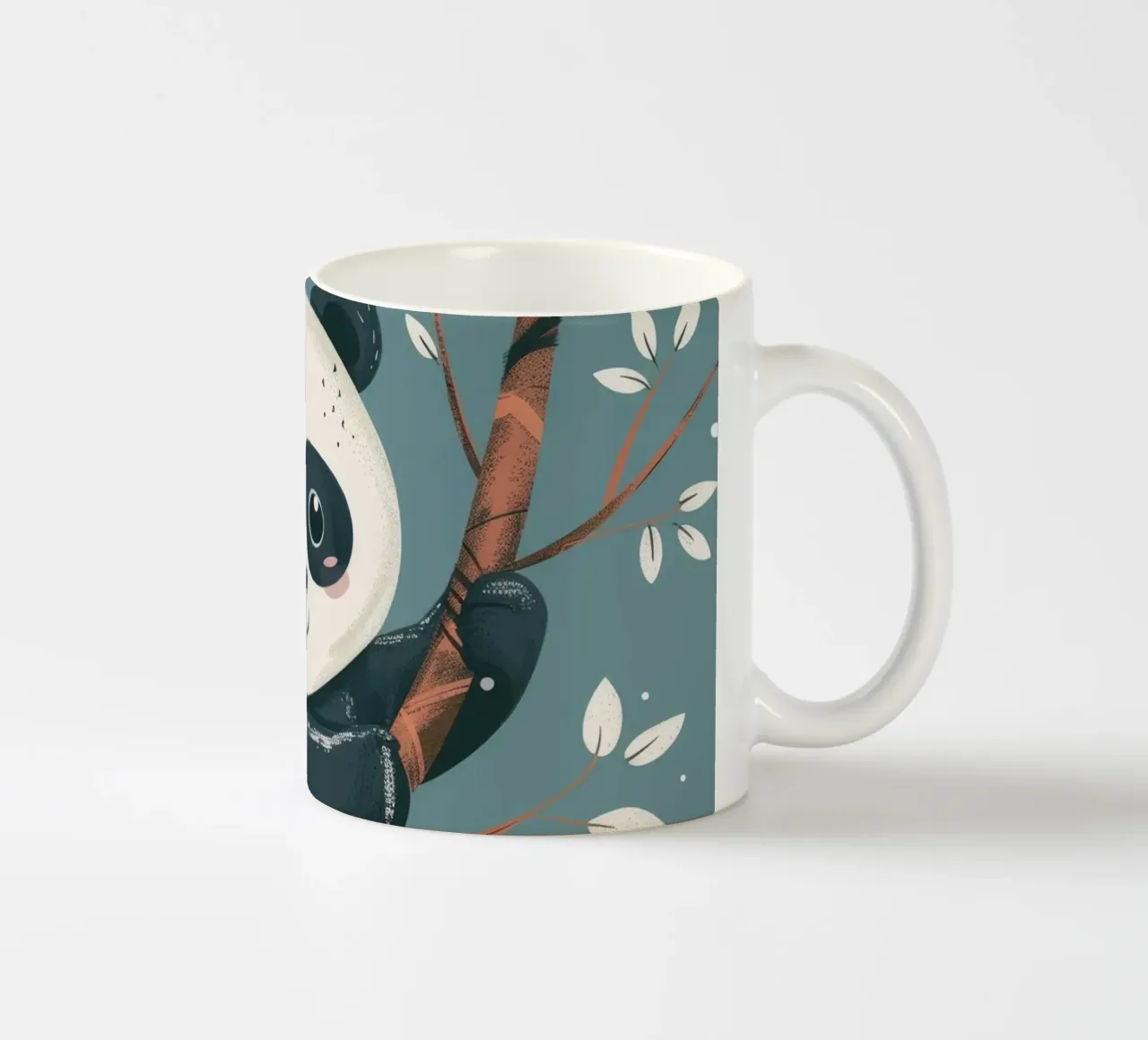 Schattige panda zittend op een boomtak omringd door bladeren in keramische mok van DesignDoodle