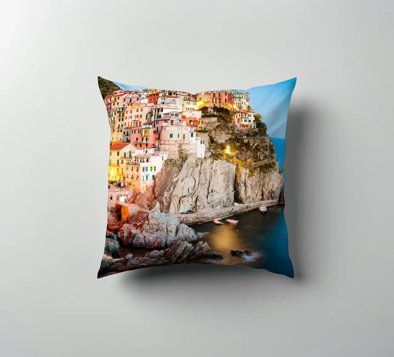 Manarola In The Evening cuscino da robertmotoiart
