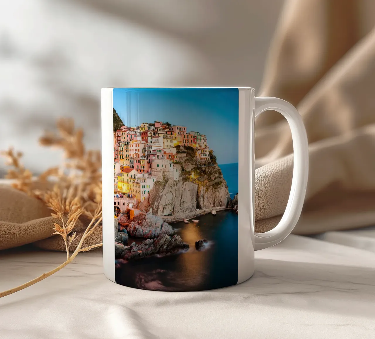 Manarola In The Evening tazza in ceramica da robertmotoiart