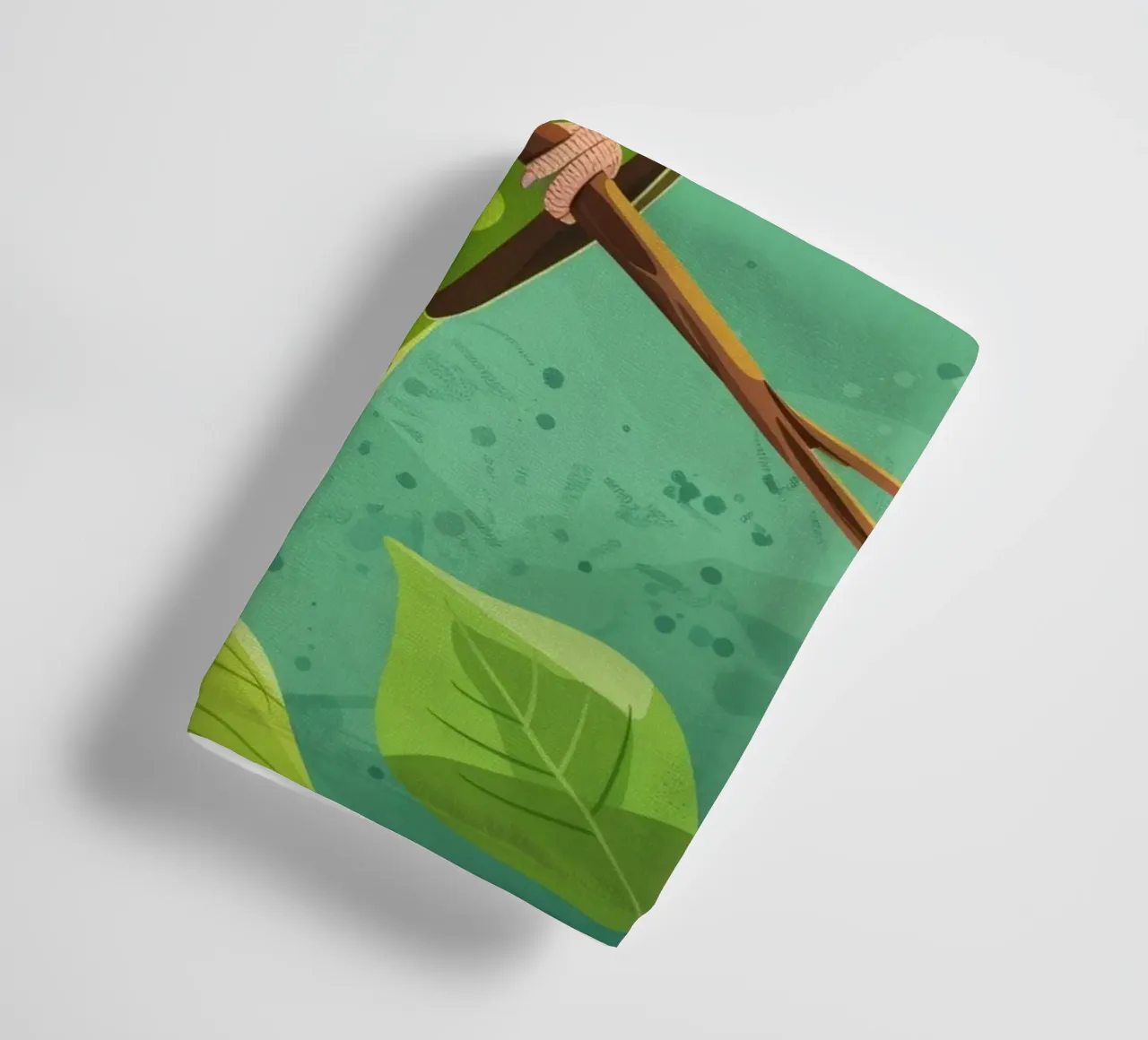 Gelbgrüner Sittich auf einem Zweig mit Blättern sitzend Handtuch von DesignDoodle