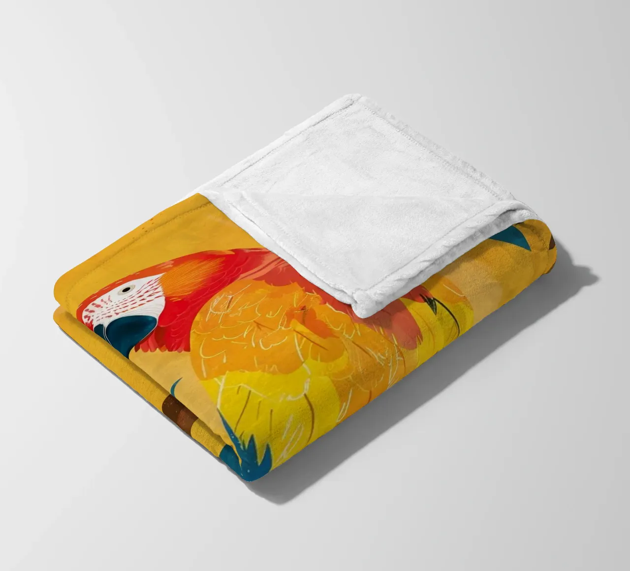 Macao appollaiato su un ramo circondato da fogliame tropicale coperta in pile da DesignDoodle