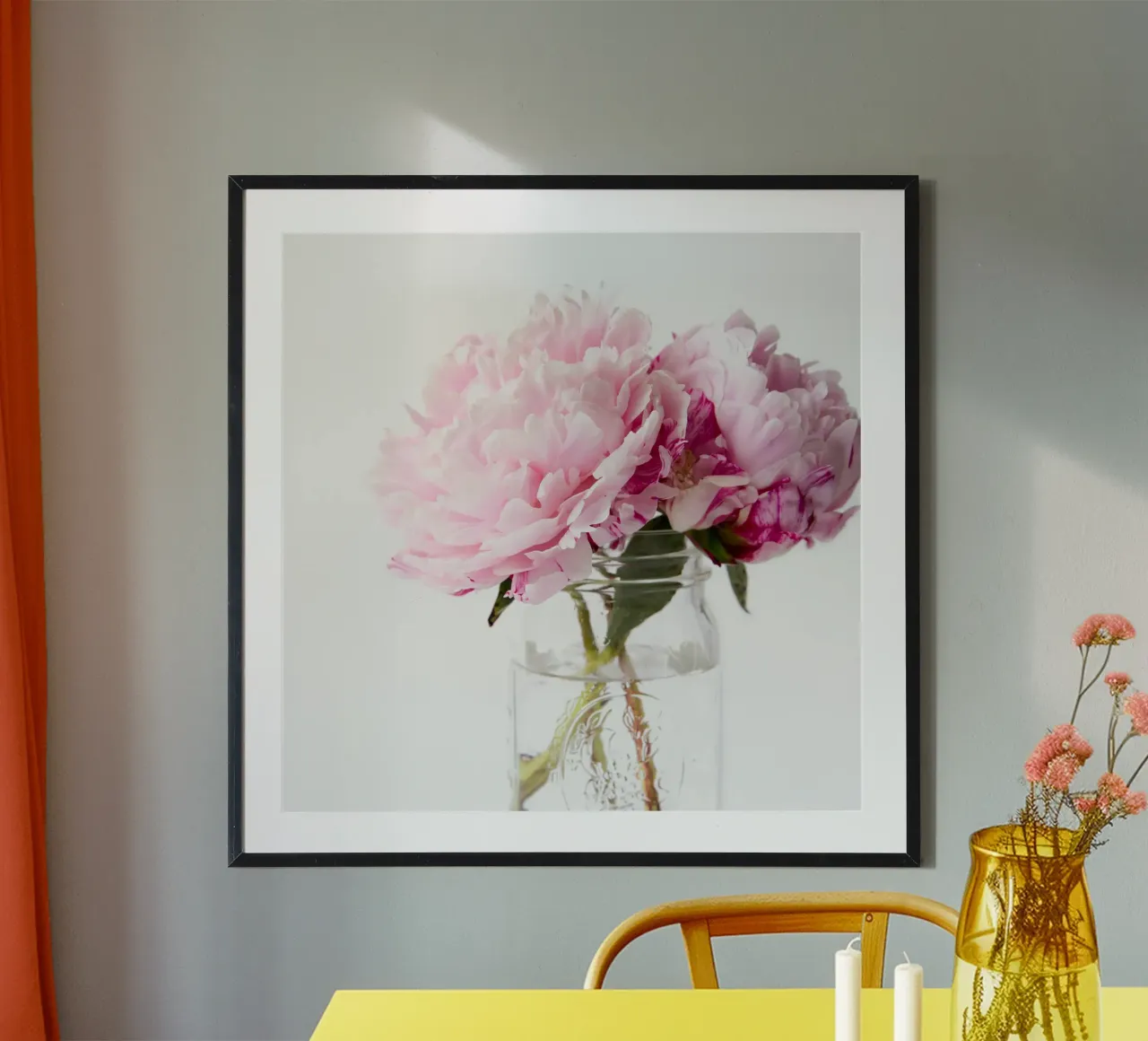 Peonie rosa poster con telaio in plastica da PhotoVibe Decor