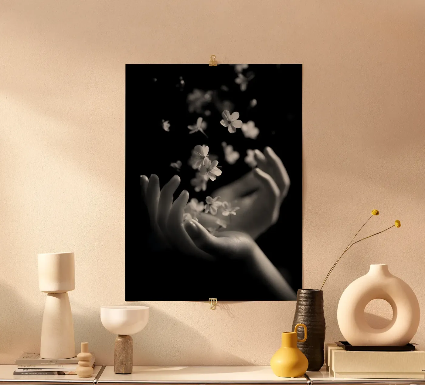 Hold On poster da Mononoir