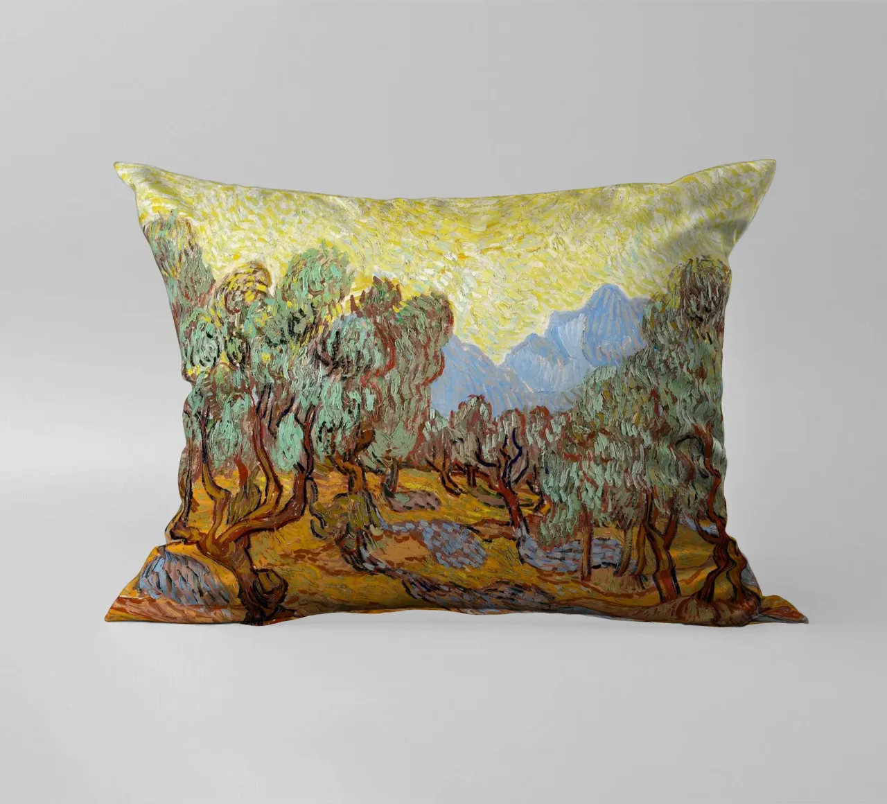Alberi di ulivo con cielo e sole giallo - Vincent van Gogh cuscino da Sylviepaint