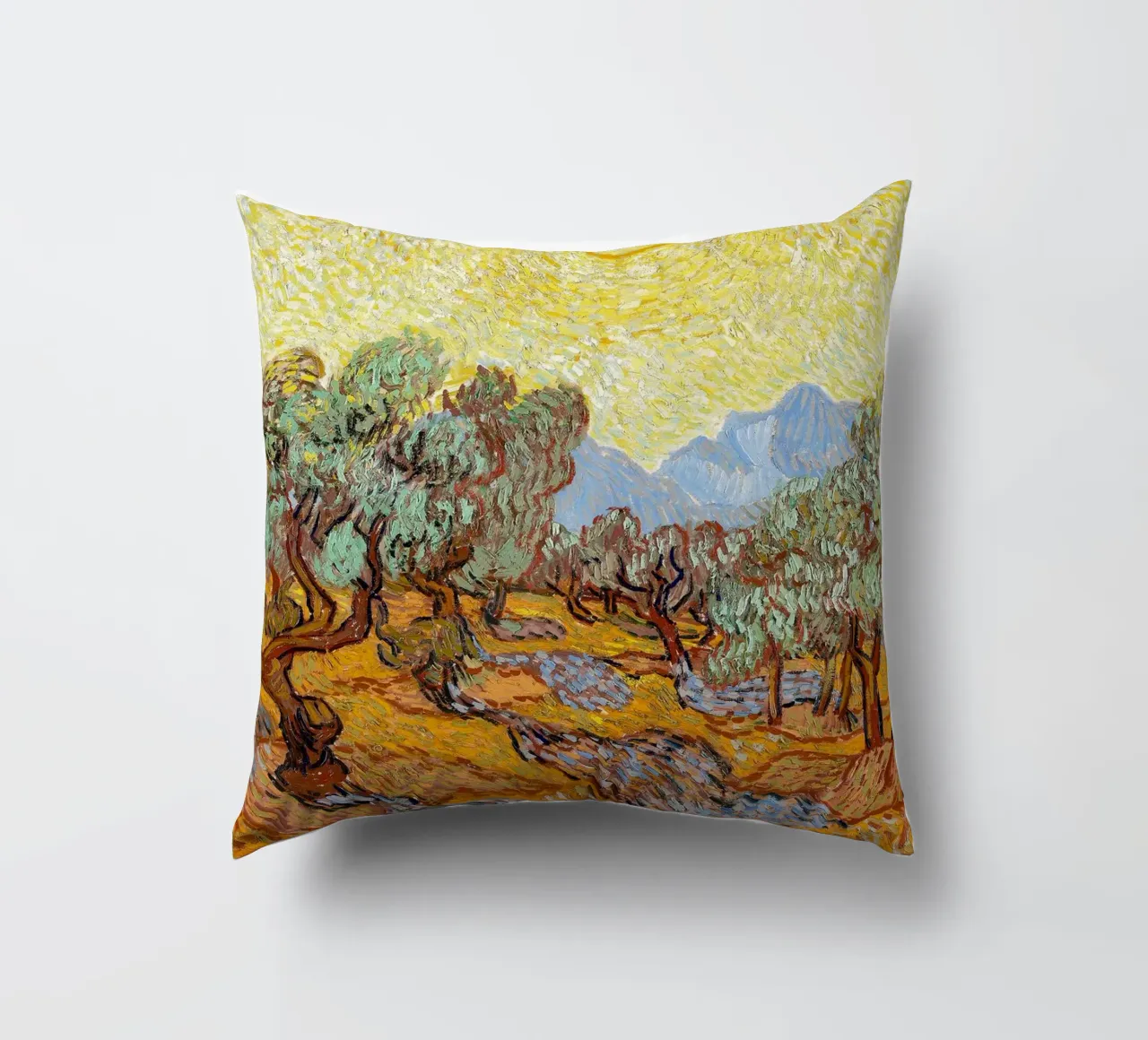 Alberi di ulivo con cielo e sole giallo - Vincent van Gogh cuscino da Sylviepaint