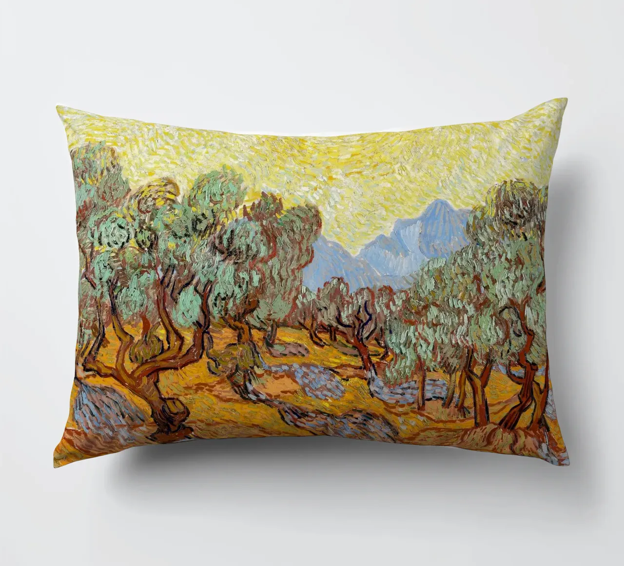 Alberi di ulivo con cielo e sole giallo - Vincent van Gogh cuscino da Sylviepaint