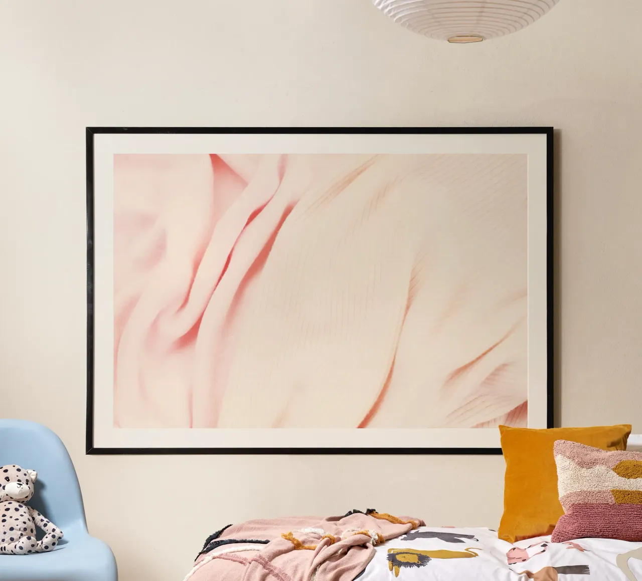 Blush e seta poster con telaio in alluminio da PhotoVibe Decor
