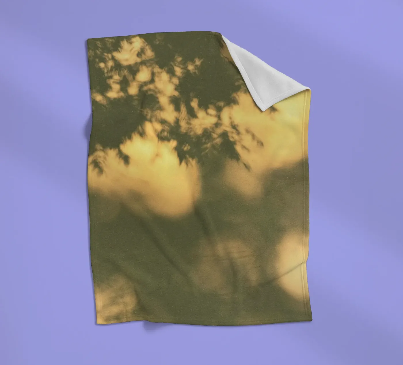 blurred vegetation Fleecedecke von twillight