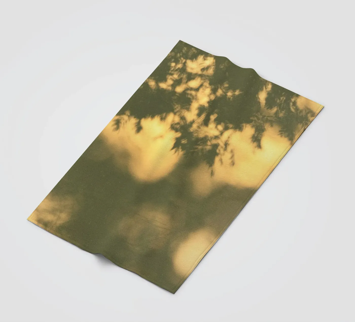 blurred vegetation Fleecedecke von twillight