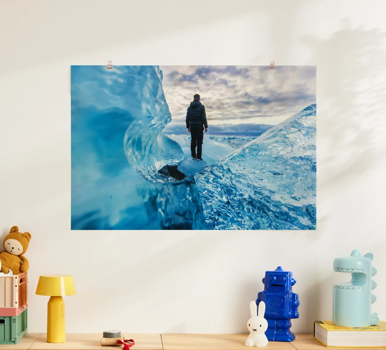 Nel silenzio blu poster con telaio in plastica da PhotoVibe Decor